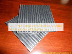แผ่นรองรับแรงกระแทก SBR + NR + น้ำมันเรพซีด สีดำ ผิวหน้าลายริ้ว
