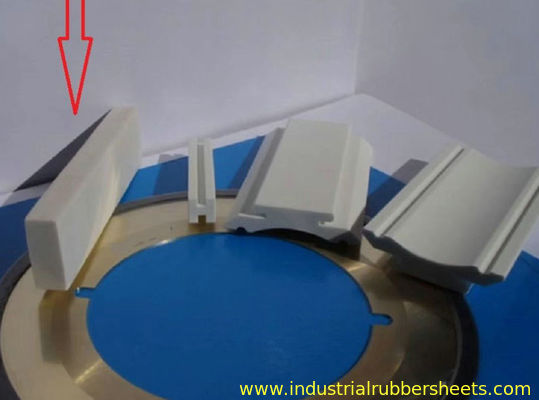 แผ่นตัดไฟเบอร์ Glassfiber ทนความร้อน 260°C ขนาดที่กำหนดเองสำหรับอุตสาหกรรมกระดาษลูกฟูก